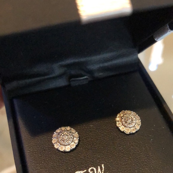 1/10 Carat TW Diamond Halo Stud Earrings - Picture 5 of 7